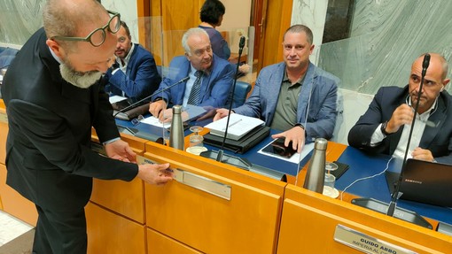 Imperia, surroga in consiglio comunale: Stefano Semeria subentra a Maria Nella Ponte per il Movimento 5 Stelle (foto)