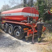 Proseguono i rifornimenti idrici dei Vigili del Fuoco nell'entroterra: oggi autobotti a Borghetto d'Arroscia e Ranzo