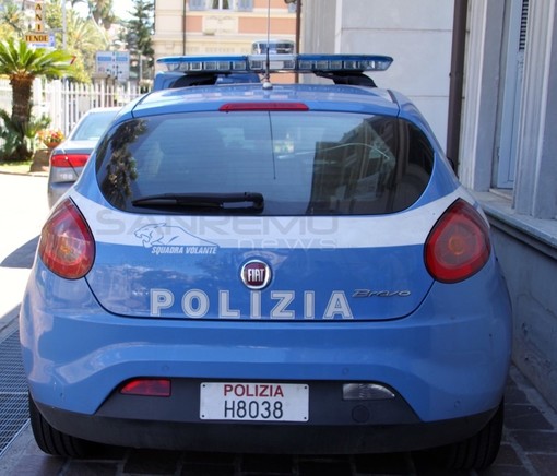 Sanremo: 93enne chiama il 112 per chiedere beni di prima necessità, la Polizia le compra da mangiare e le rimedia un frigorifero