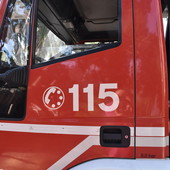 Castellaro: incendio nel cassone di un camion in autostrada, intervento dei vigili del fuoco
