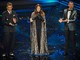 Dal Teatro Ariston Amadeus manda un mazzo di fiori di Sanremo a Laura Pausini: sarà super ospite della seconda serata