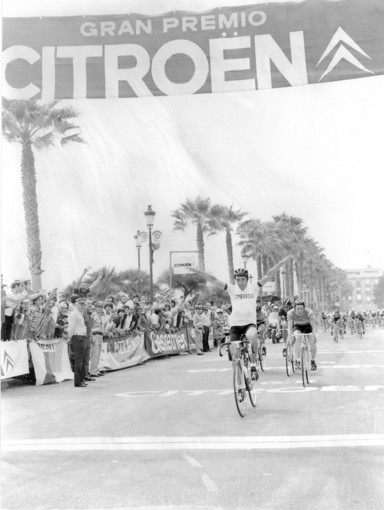 Ettore Semeria sull'arrivo della 1° tappa del 10° Giro d'Italia Dilettanti conclusasi sul lungomare di Borgo Peri il giorno 12 giugno 1979