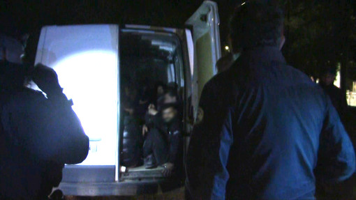 Arrestati tre passeur: all'interno di un camion trovati nascosti 15 migranti tra cui una donna (foto)
