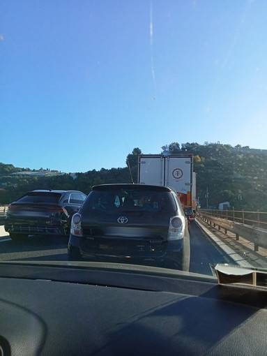 Traffico intenso e code sull'Aurelia per la chiusura dell’autostrada a Vallondarme