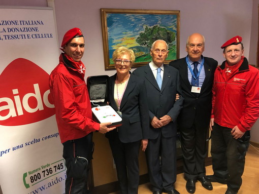 Aido dona defibrillatore al Corpo Italiano di Soccorso Ordine di Malta e Associazione Arcieri e Rugby (foto)