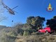 Pontedassio, bosco in fiamme: arriva l'elicottero per spegnere il rogo